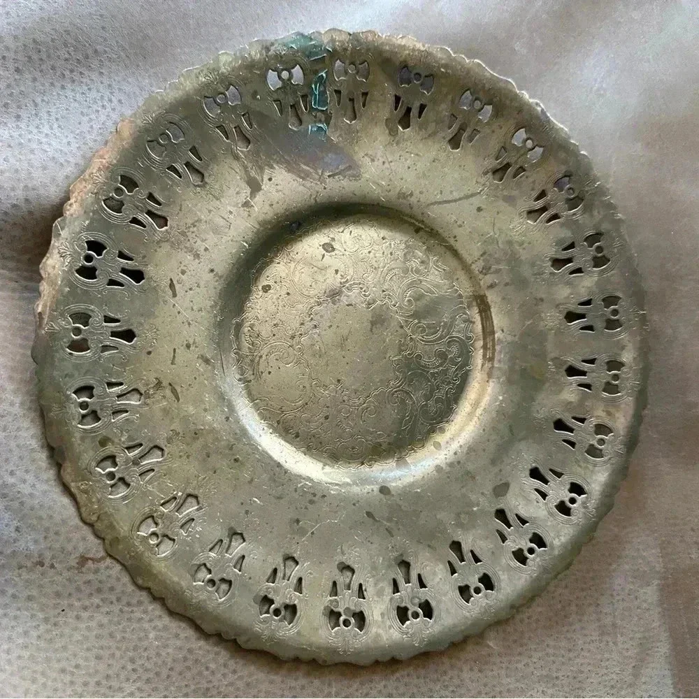 Vintage Brass Plate Decor With Beautiful Engravings Around 9” Around